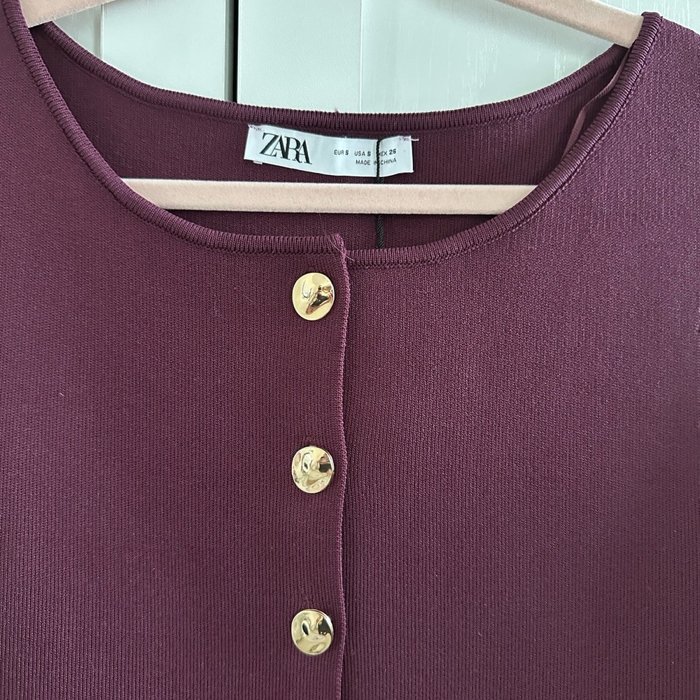 Zara Women's Burgundy Knitted Vest Top with Gold Buttons - Picture 2 of 6